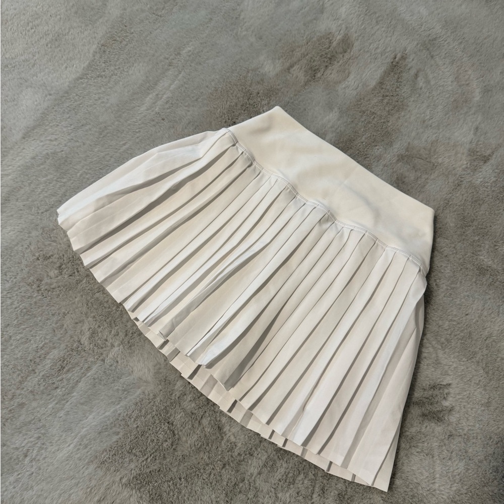 Elegant White Pleated Skirt